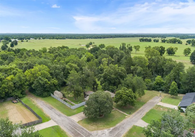 Photo 2 of Single family home for sale at 804 Canary Ln, Fairfield, TX 75840 | MLS# 21340771 | Listing updated on 2026-07-25