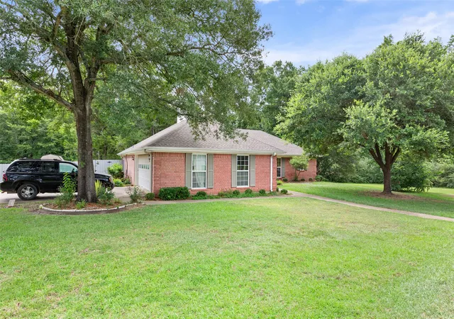 Photo 2 of Single family home for sale at 804 Canary Ln, Fairfield, TX 75840 | MLS# 21340771 | Listing updated on 2026-07-25