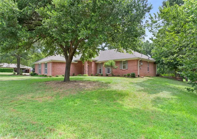 Photo 3 of Single family home for sale at 804 Canary Ln, Fairfield, TX 75840 | MLS# 21340771 | Listing updated on 2026-07-25