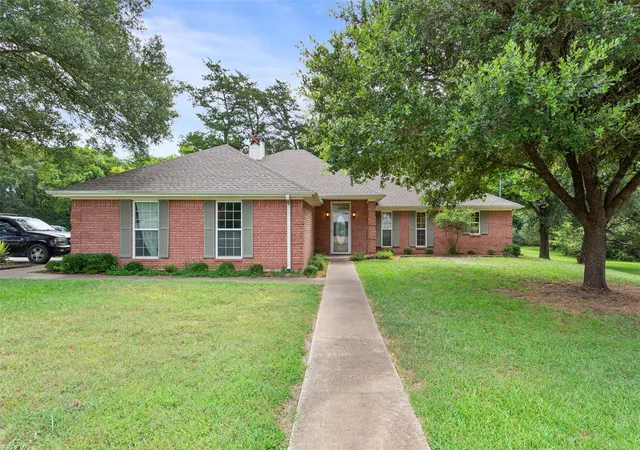 Photo 4 of Single family home for sale at 804 Canary Ln, Fairfield, TX 75840 | MLS# 21340771 | Listing updated on 2026-07-25