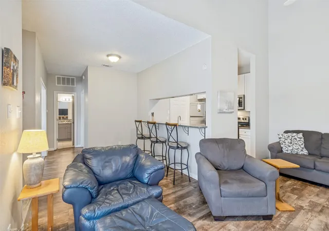 Photo 4 of Condo for sale at 7340 Skillman St #702, Dallas, TX 75231 | MLS# 21340633 | Listing updated on 2026-08-27