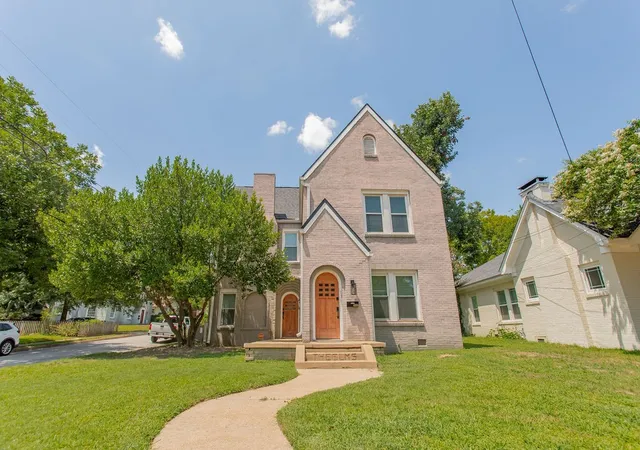 Photo 1 of Multi family home for sale at 831 W Houston St, Tyler, TX 75702 | MLS# 21333033 | Listing updated on 2026-08-24