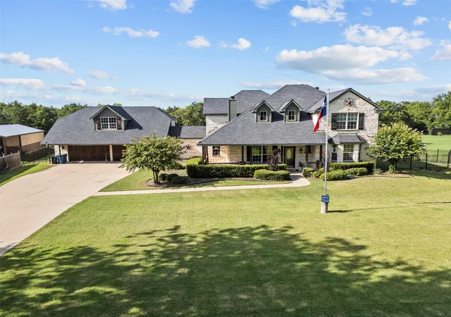 Photo 4 of Single family home for sale at 3175 Collins Rd, Burleson, TX 76028 | MLS# 21340895 | Listing updated on 2026-09-21