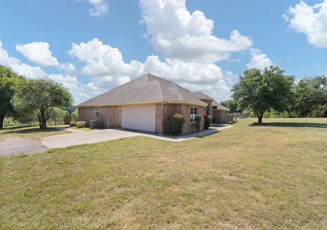 Photo 3 of House for sale at 2980 Fm 920, Weatherford, TX 76088 | MLS# 21340310 | Listing updated on 2026-08-09