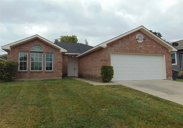 Photo 2 of Sale Pending at 2538 Camel Ct, Dallas, TX 75241 | MLS# 21334862 | Listing updated on 2026-08-26