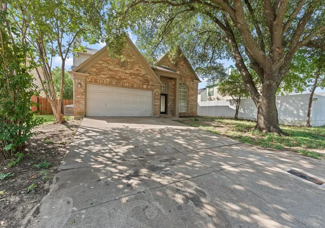 Photo 3 of Sale Pending at 8005 Cloverglen Ln, Fort Worth, TX 76123 | MLS# 21340291 | Listing updated on 2026-08-28