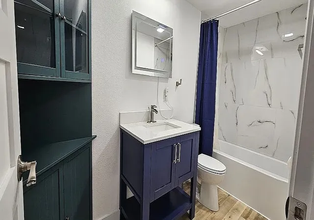 Listing Photo 5 - Condo for sale in building located at 2100 Tanglewilde, Houston, TX 77063 - Unit #167