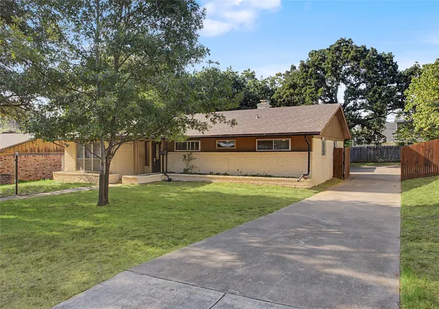 Photo 2 of Single family home for sale at 7232 Monterrey Dr, Fort Worth, TX 76112 | MLS# 21340070 | Listing updated on 2026-08-30