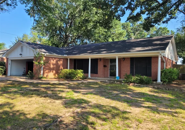 Photo 3 of Single family home for sale at 2840 Hubbard, Paris, TX 75460 | MLS# 21340341 | Listing updated on 2026-07-25