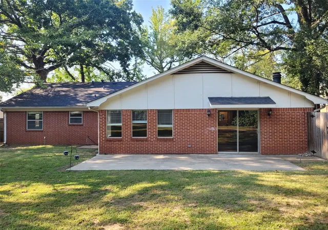 Photo 3 of Single family home for sale at 2840 Hubbard, Paris, TX 75460 | MLS# 21340341 | Listing updated on 2026-07-25