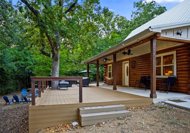 Photo 3 of Single family home for sale at 227 Shoreline Rd, Pottsboro, TX 75076 | MLS# 21340758 | Listing updated on 2026-09-19