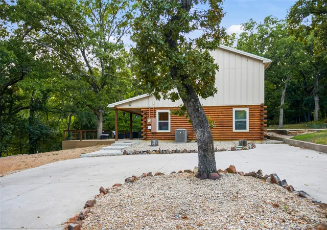 Photo 3 of Single family home for sale at 227 Shoreline Rd, Pottsboro, TX 75076 | MLS# 21340758 | Listing updated on 2026-09-19