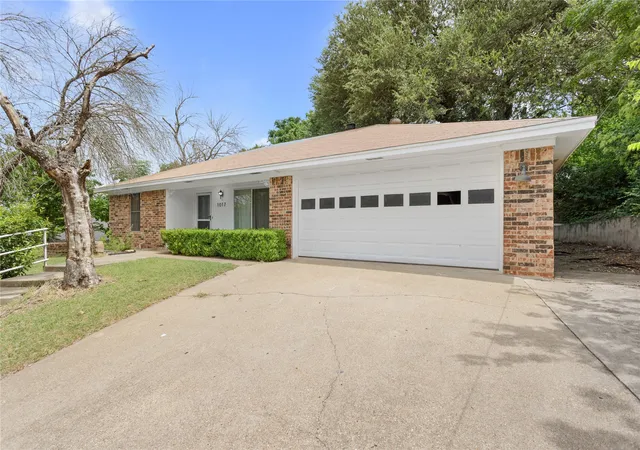 Photo 1 of Single family home for sale at 1017 Wedgewood Dr, Woodway, TX 76712 | MLS# 21336874 | Listing updated on 2026-08-28