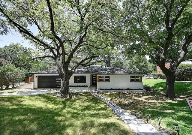 1st image of 3900 Pelham Rd, Fort Worth, TX 76116 | MLS# 21334000