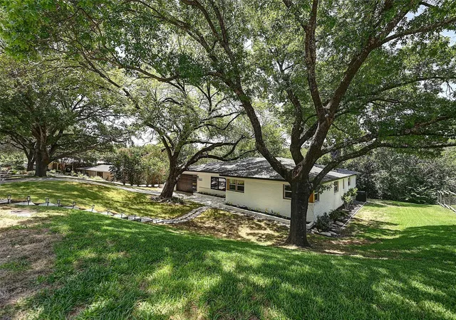 40th image of 3900 Pelham Rd, Fort Worth, TX 76116 | MLS# 21334000