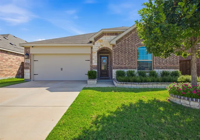 Photo 3 of Single family home for sale at 3504 Maroon Creek Rd, Aubrey, TX 76227 | MLS# 21338333 | Listing updated on 2026-08-27