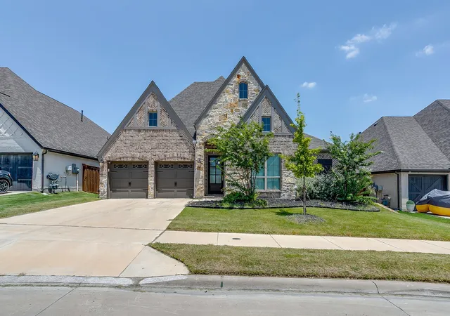 Photo 1 of Single family home for sale at 5729 Lake Jackson Dr, Fort Worth, TX 76126 | MLS# 21340853 | Listing updated on 2026-07-25