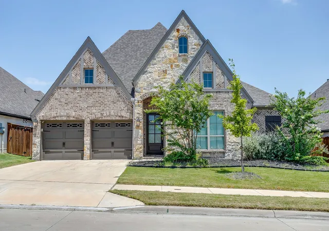 Photo 2 of Single family home for sale at 5729 Lake Jackson Dr, Fort Worth, TX 76126 | MLS# 21340853 | Listing updated on 2026-07-25