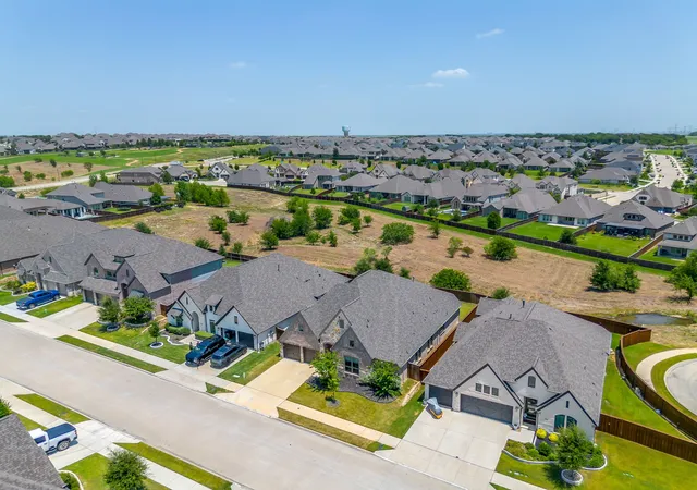 Photo 3 of Single family home for sale at 5729 Lake Jackson Dr, Fort Worth, TX 76126 | MLS# 21340853 | Listing updated on 2026-07-25