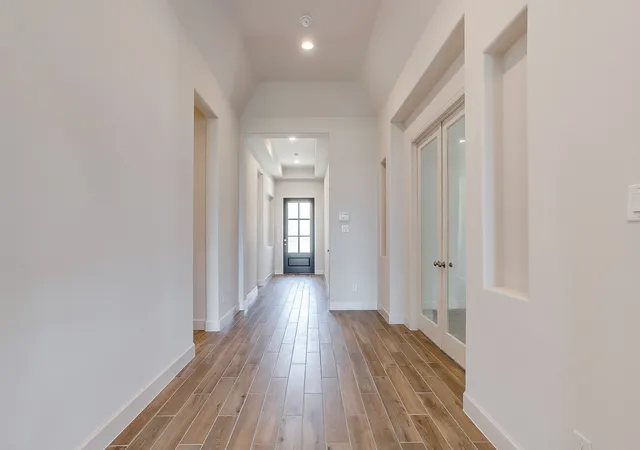 Photo 4 of Single family home for sale at 5729 Lake Jackson Dr, Fort Worth, TX 76126 | MLS# 21340853 | Listing updated on 2026-07-25