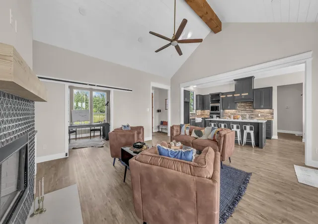 Photo 2 of Single family home for sale at 3171 B Pear Orchard Rd, Granbury, TX 76048 | MLS# 21339576 | Listing updated on 2026-07-25
