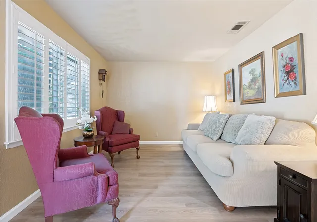 Photo 3 of Sale Pending at 511 Simmons Dr, Euless, TX 76040 | MLS# 21340591 | Listing updated on 2026-08-21