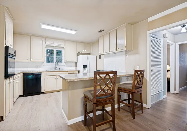 Photo 4 of Sale Pending at 511 Simmons Dr, Euless, TX 76040 | MLS# 21340591 | Listing updated on 2026-08-21