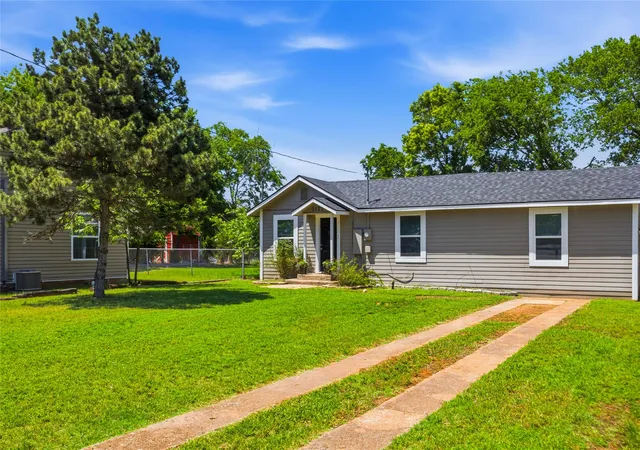 Photo 1 of Single family home for sale at 2121 W Bond St, Denison, TX 75020 | MLS# 21261461 | Listing updated on 2026-10-07