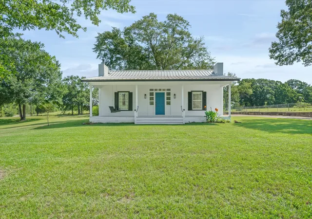 Photo 1 of Sale Pending at 111 Vz County Road 3626, Edgewood, TX 75117 | MLS# 21315154 | Listing updated on 2026-09-28