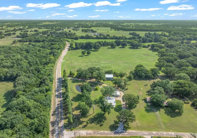 Photo 4 of Sale Pending at 111 Vz County Road 3626, Edgewood, TX 75117 | MLS# 21315154 | Listing updated on 2026-09-28