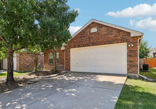 Photo 3 of Sale Pending at 6008 Marsh Rail Dr, Denton, TX 76208 | MLS# 21340467 | Listing updated on 2026-08-25