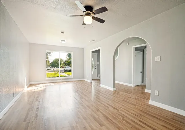 Photo 4 of Sale Pending at 4401 Ivy Dr, Mesquite, TX 75150 | MLS# 21341033 | Listing updated on 2026-08-28