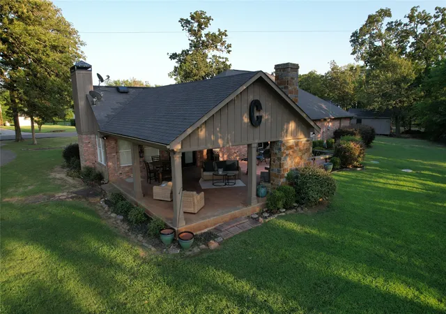 Photo 2 of Single family home for sale at 1079 Country Club Rd, Sulphur Springs, TX 75482 | MLS# 21340972 | Listing updated on 2026-07-25
