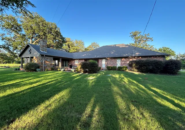 Photo 3 of Single family home for sale at 1079 Country Club Rd, Sulphur Springs, TX 75482 | MLS# 21340972 | Listing updated on 2026-07-25