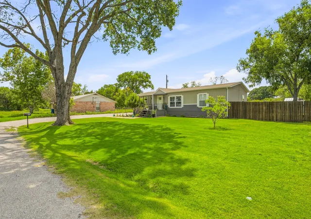 Photo 4 of Single family home for sale at 936 Apache Dr, De Leon, TX 76444 | MLS# 21341031 | Listing updated on 2026-09-18