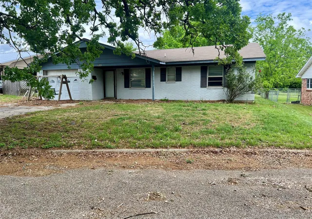 Photo 1 of Single family home for sale at 233 Hillcrest Dr, Nocona, TX 76255 | MLS# 21333455 | Listing updated on 2026-07-25