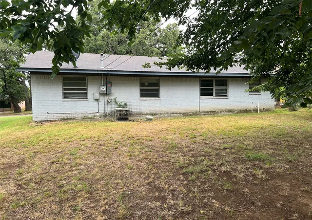 Photo 3 of Single family home for sale at 233 Hillcrest Dr, Nocona, TX 76255 | MLS# 21333455 | Listing updated on 2026-07-25