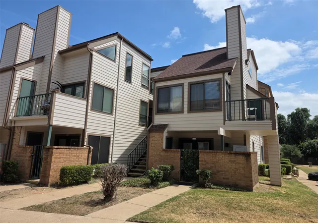 Photo 2 of Condo for sale at 2300 Balsam Dr #G306, Arlington, TX 76006 | MLS# 21340828 | Listing updated on 2026-07-25