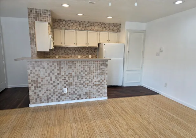 Photo 4 of Condo for sale at 2300 Balsam Dr #G306, Arlington, TX 76006 | MLS# 21340828 | Listing updated on 2026-07-25