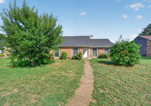 Photo 1 of Sale Pending at 481 Weaver St, Cedar Hill, TX 75104 | MLS# 21340769 | Listing updated on 2026-08-31