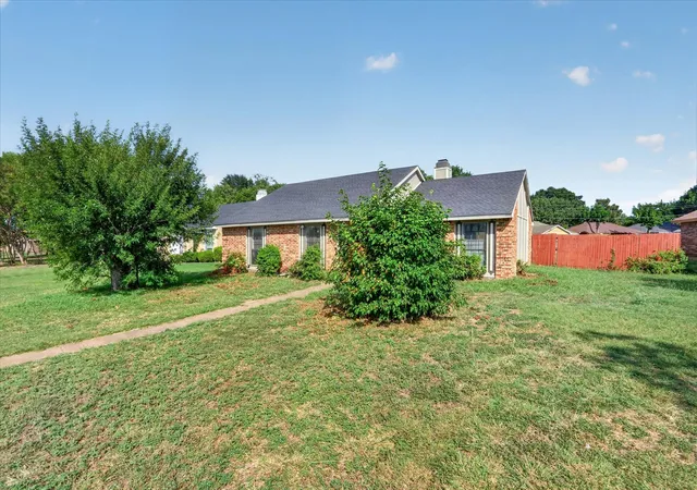 Photo 2 of Sale Pending at 481 Weaver St, Cedar Hill, TX 75104 | MLS# 21340769 | Listing updated on 2026-08-31