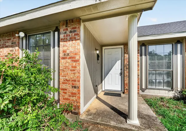 Photo 3 of Sale Pending at 481 Weaver St, Cedar Hill, TX 75104 | MLS# 21340769 | Listing updated on 2026-08-31