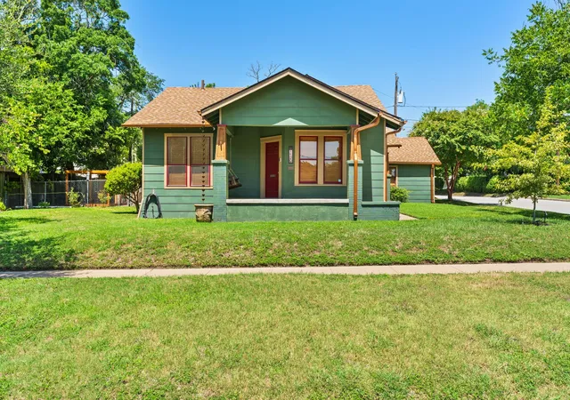 Photo 1 of Single family home for sale at 1120 N 1st St, Temple, TX 76501 | MLS# 21341167 | Listing updated on 2026-08-27