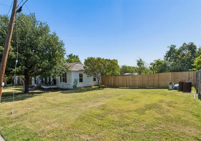 Photo 3 of Single family home for sale at 714 Nw 6th St, Grand Prairie, TX 75050 | MLS# 21340090 | Listing updated on 2026-08-19