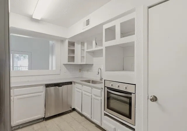 Photo 3 of Condo for sale at 9696 Walnut St #1304, Dallas, TX 75243 | MLS# 21340892 | Listing updated on 2026-09-25