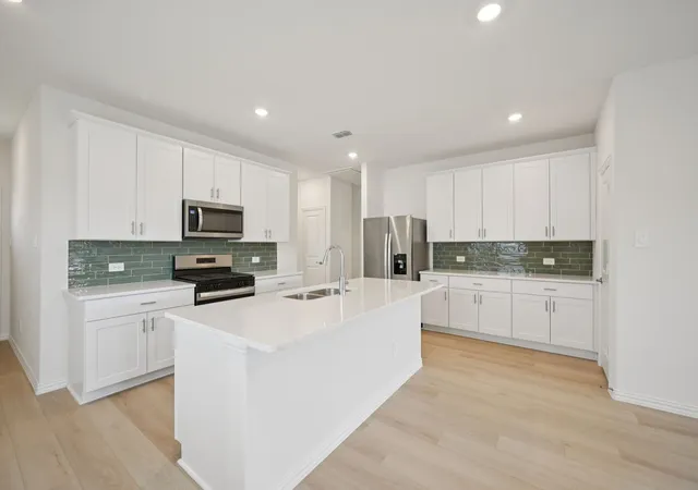 Photo 1 of Single family home for sale at 214 Winchester Ln, Sherman, TX 75092 | MLS# 21340344 | Listing updated on 2026-08-25
