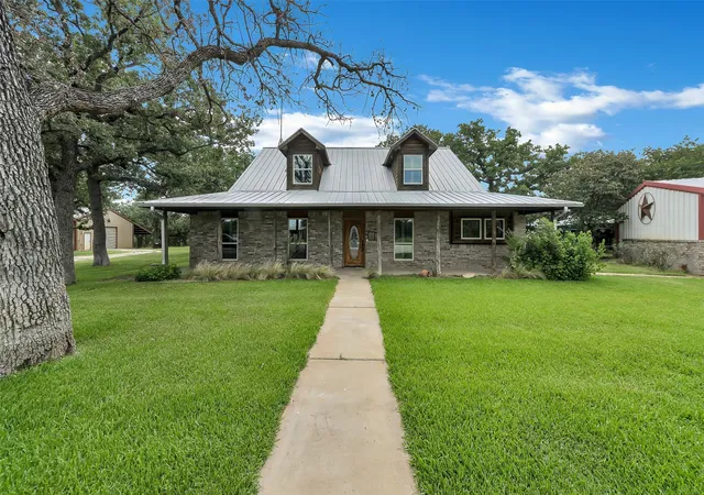 Photo 3 of Single family home for sale at 3911 N Hwy 281, Mineral Wells, TX 76067 | MLS# 21341151 | Listing updated on 2026-09-25