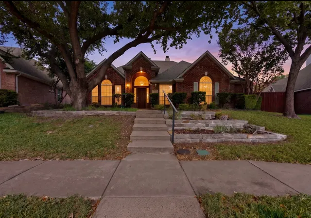 Photo 2 of Single family home for sale at 304 Belvedere Dr, Allen, TX 75013 | MLS# 21341062 | Listing updated on 2026-10-06