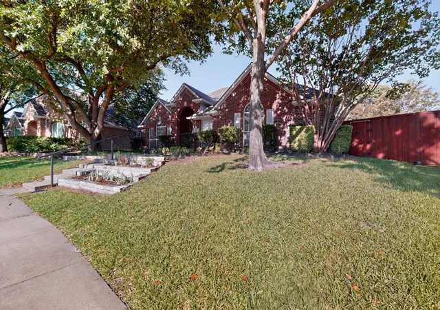 Photo 3 of Single family home for sale at 304 Belvedere Dr, Allen, TX 75013 | MLS# 21341062 | Listing updated on 2026-10-06