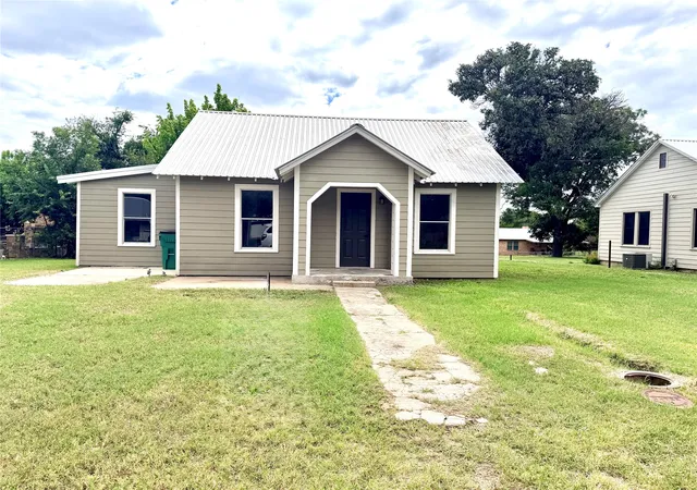 Photo 1 of Single family home for sale at 707 Reynolds St, Goldthwaite, TX 76844 | MLS# 21341157 | Listing updated on 2026-08-24